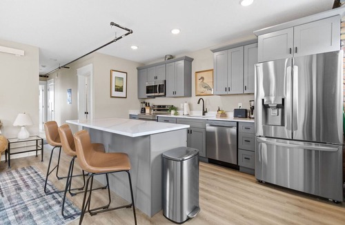 East Hillside Apartment | Historic Brownstone Apartment, Heirloom Vacations