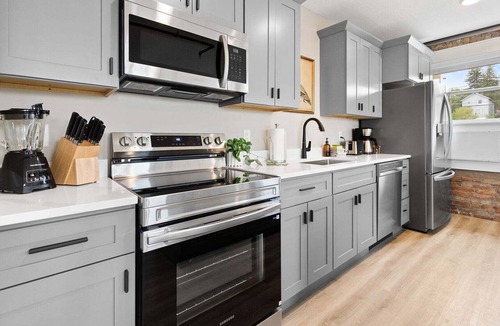 East Hillside Apartment | Historic Brownstone Apartment, Heirloom Vacations