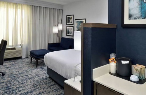 Downtown Wilmington Hotel | Historic Downtown: Outdoor Pool and Onsite Bistro! Near Wilmington Riverwalk