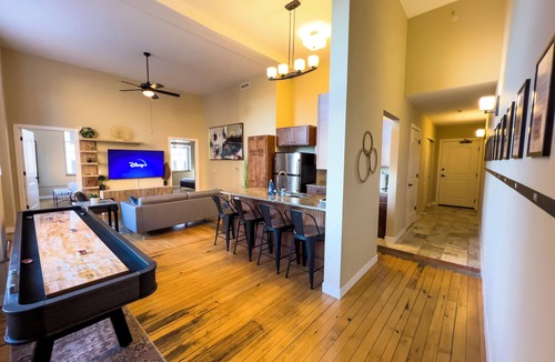 Lowertown Apartment | Historic Luxury 2-Bedroom, King bed,FREE Parking 4th floor