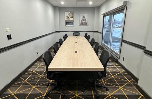 Detroit Lakes Hotel | Holiday Inn Detroit Lakes - Lakefront by IHG