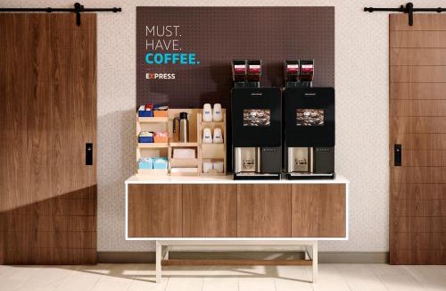 Andover Hotel | Holiday Inn Express & Suites East Wichita I-35 Andover by IHG