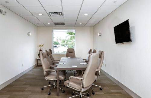 Boynton Beach Hotel | Holiday Inn Express & Suites Boynton Beach West by IHG