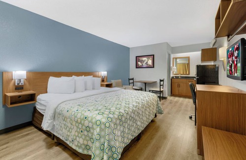 Bowmansville Hotel | HomeTowne Studios by Red Roof Buffalo - Niagara Airport