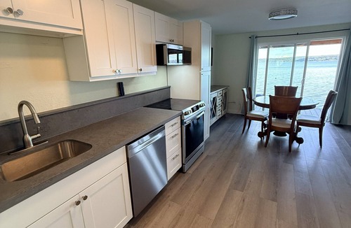 Potlatch Cabin | Hoodsport Hood Canal Waterfront Cabin.