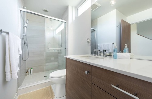 Squire Park House | Hosteeva Modern Townhome w Rooftop