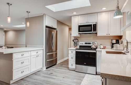 Westgate House | Hot Tub! Spacious 4 Bedroom Home Near Beach and Ferry