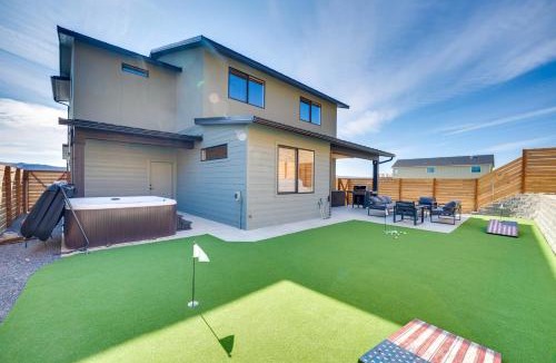 Sunland Estates House | Hot Tub & Water Views: Vantage Family Retreat