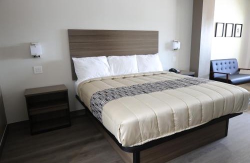 Southbelt/Ellington Hotel | Hotel Royale - Houston Hobby Airport