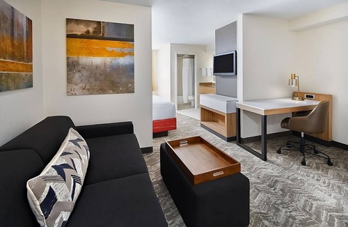 Southeast Houston Hotel | Houston Room Offering Microwave, Shuttle Service, Pool Area, Breakfast Included
