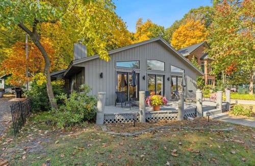 Saugatuck Villa | How you Dune on kzoo river by oval beach by Ferry