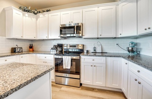 Moses Lake House | Hunt & Hike: Potholes State Park Home Hot Tub