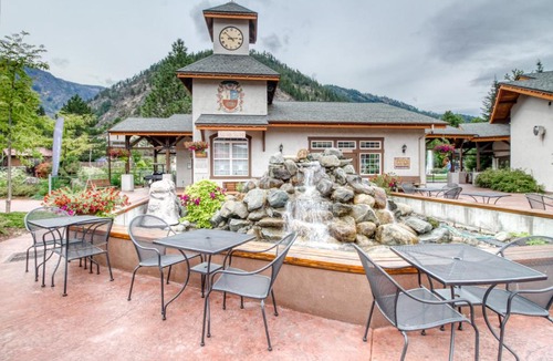 Downtown Leavenworth Apartment | Icicle Village Resort 507: Alpenglow Condo