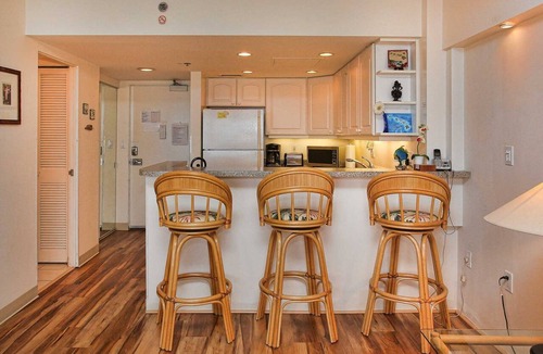 Waikiki Condo | Ilikai 1904 Ocean/Sunset/Marina Views King Bed
