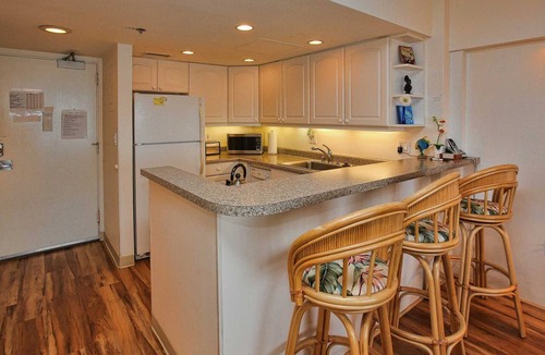 Waikiki Condo | Ilikai 1904 Ocean/Sunset/Marina Views King Bed