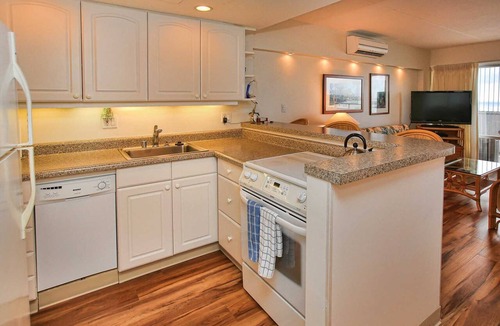 Waikiki Condo | Ilikai 1904 Ocean/Sunset/Marina Views King Bed