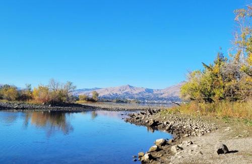 Monitor Apartment | Immaculate Home w/Mtn and River Views!