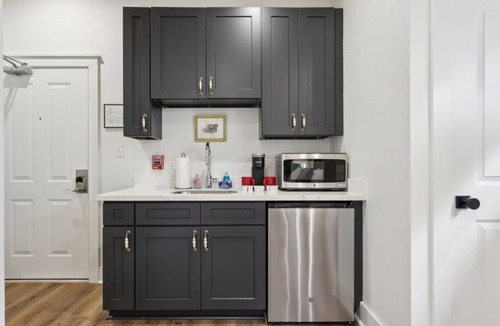 Faubourg Marigny Apartment | Inviting Studio - Feel NOLA Rhythm
