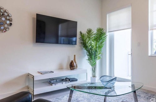 Greenacres Apartment | Iris at Aviara Green Modern Apartment and Pool