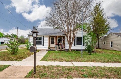 Stephenville House | Isla Be Back - Comfy Stay Near TSU