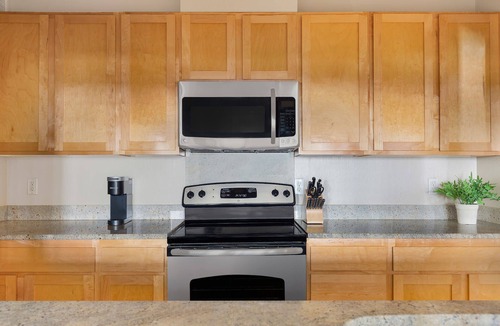Northwest Bellevue Apartment | Kasa | Spacious 2BD, Walk to Downtown | Bellevue