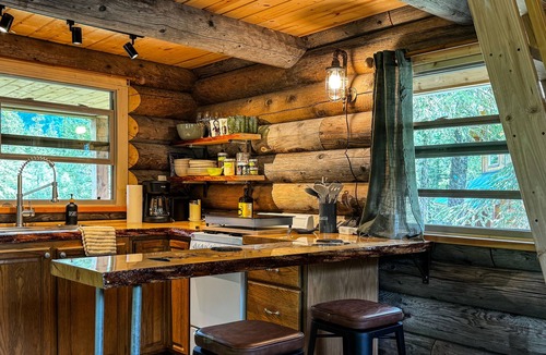 Moose Pass Cabin | Kenai Peninsula Cabin centrally located between Seward & Cooper Landing.