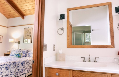 Volcano Bed & Breakfast | Kilauea Lodge and Restaurant