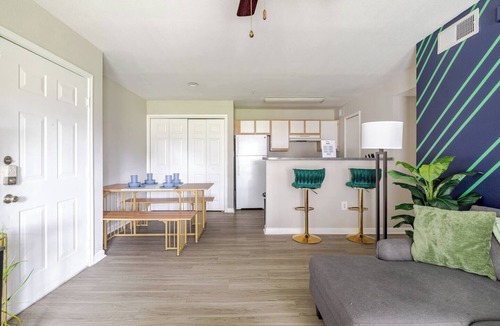 Astrodome Apartment | King Queen 2BR/walk to NRG/1mi to MD Anderson