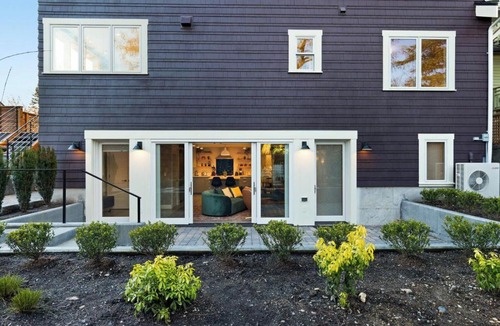 Wallingford House | King Suite with Cook's Kitchen Near UW & Lake Union 20 mins to Stadiums
