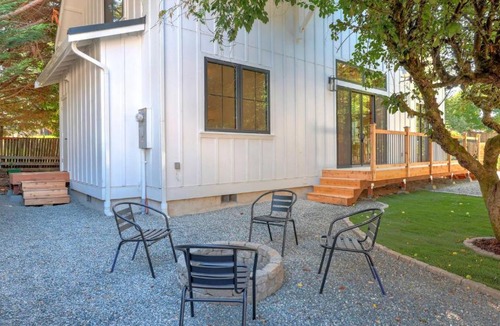 Inglewood-Finn Hill House | Kirkland Farm Loft Cottage Unit C