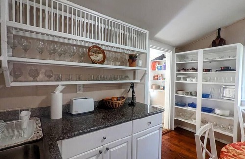 Bywater Bed & Breakfast | Kitchen, Hot Tub, W/D in Bywater near FQ