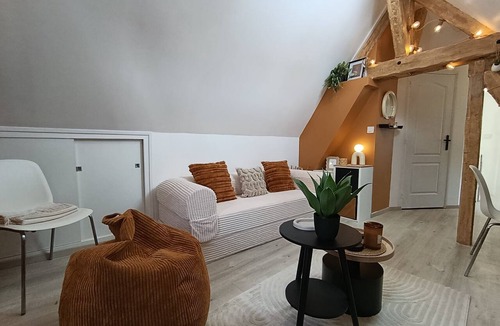 Chartres Apartment | "L'épervier No. 3" Studio - Downtown - Parking