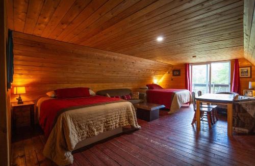 Saint-Mathieu-du-Parc Hotel | L'Auberge Refuge du Trappeur