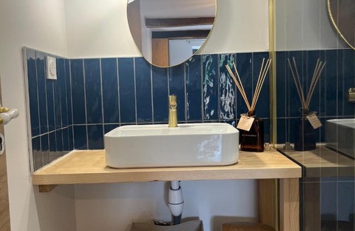 Le Chalon Apartment | La Source Bleue