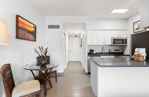 Historic Lahaina Front Street Condo | Lahaina Shores 612 – Relaxing Oceanfront Retreat