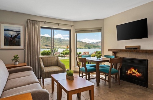 Chelan Resort | Lake Chelan | Family Lake Escape | Pool + Lake | 2BR