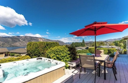 Wapato Point House | Lake Chelan View Home at Wapato Point