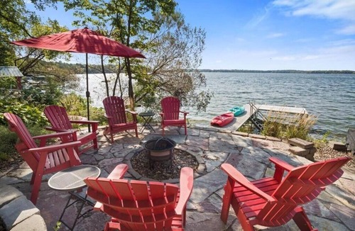 Annandale Cabin | Lake Sylvia Cabin - Stunning Waterfront Views