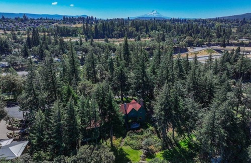 Hood River Apartment | Lakecliff Estate | Wedding Party Stays