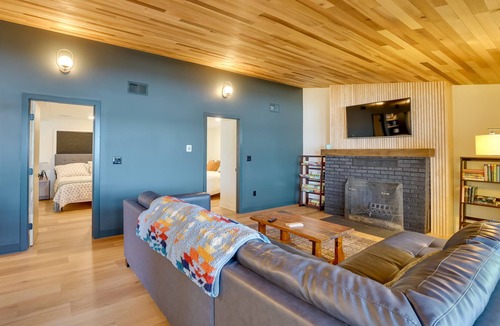 Baldwin Cottage | Lakefront Baldwin Cottage w/ Deck & Private Beach!