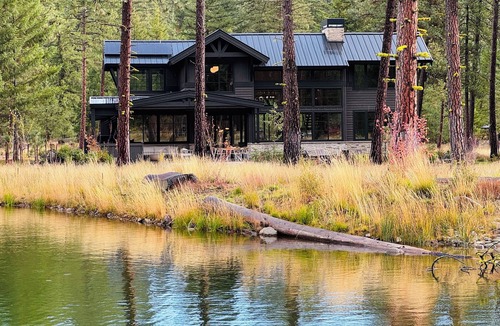 Cle Elum House | Lakefront Resort Home w/Private Pool, Hot Tub & Fire Pit - Sleeps 14