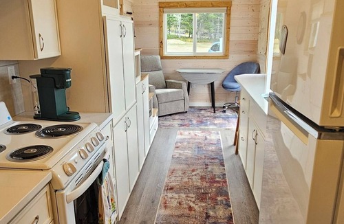 Shelton Apartment | Lakeside, Cozy Tiny Home - Quaint and Fully Equipped