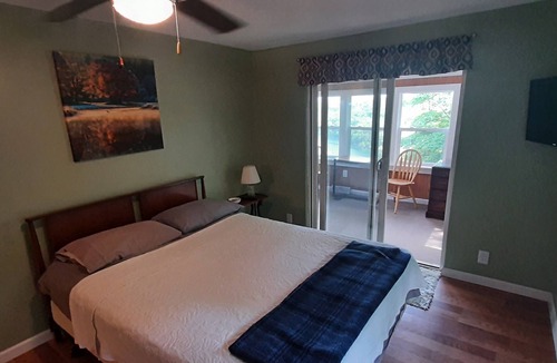Peel Cottage | Lakeview Cottage