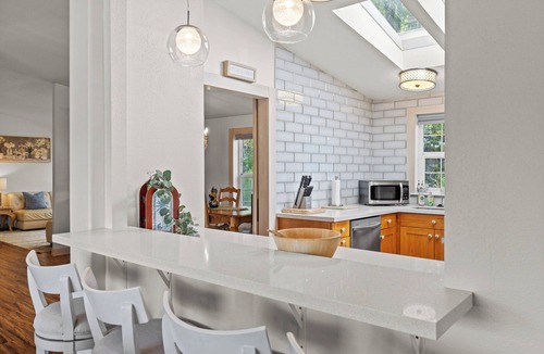 Ardenvoir House | Lakeview Home in the Vineyard