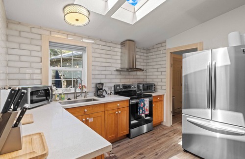 Ardenvoir House | Lakeview Home in the Vineyard