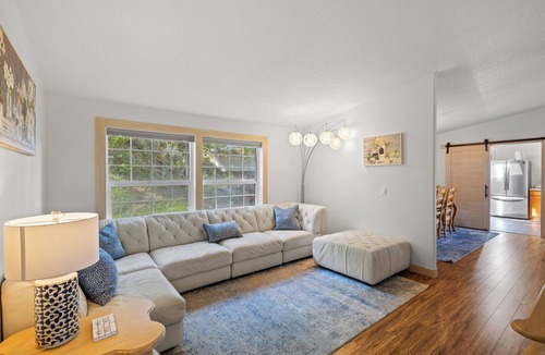 Ardenvoir House | Lakeview Home in the Vineyard