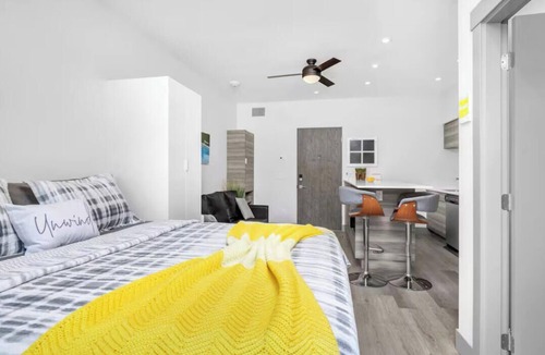 Vernon Resort | Lakeview King Studio Suite with Full Kitchen – Rental in Vernon, BC