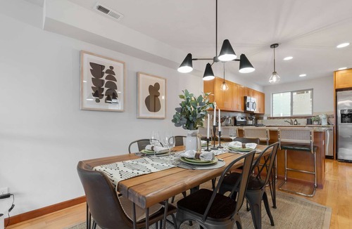 North Queen Anne Condo | LakeView Queen Anne 3BR Townhome w Portable AC