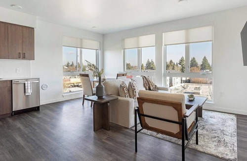 Crown Hill Apartment | Landing | Beautiful 2BD, Gym