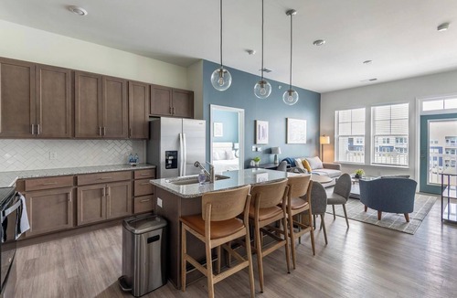 Wilmington Apartment | Landing | Chic 2BD, Pool, Gym